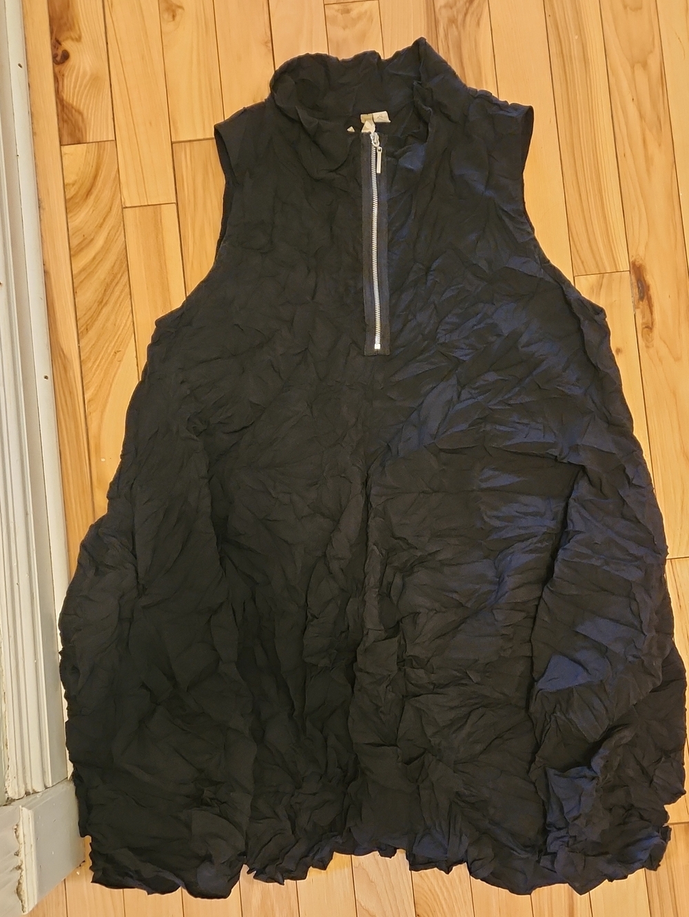 Sleeveless Black Crinkled Zip-Front Tunic Dress